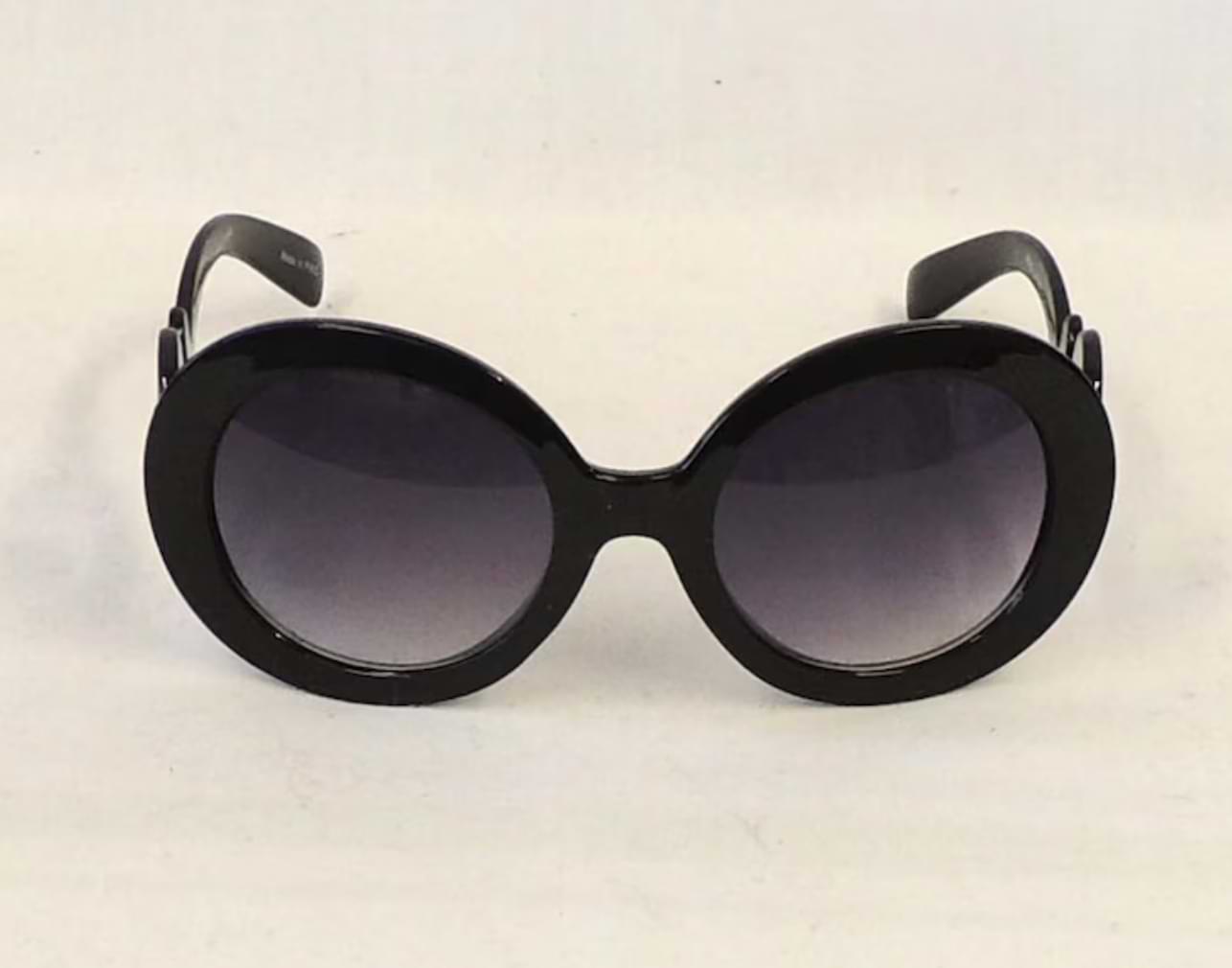 Front view of Ariana retro large oval sunglasses with black frames and dark gradient lenses.
